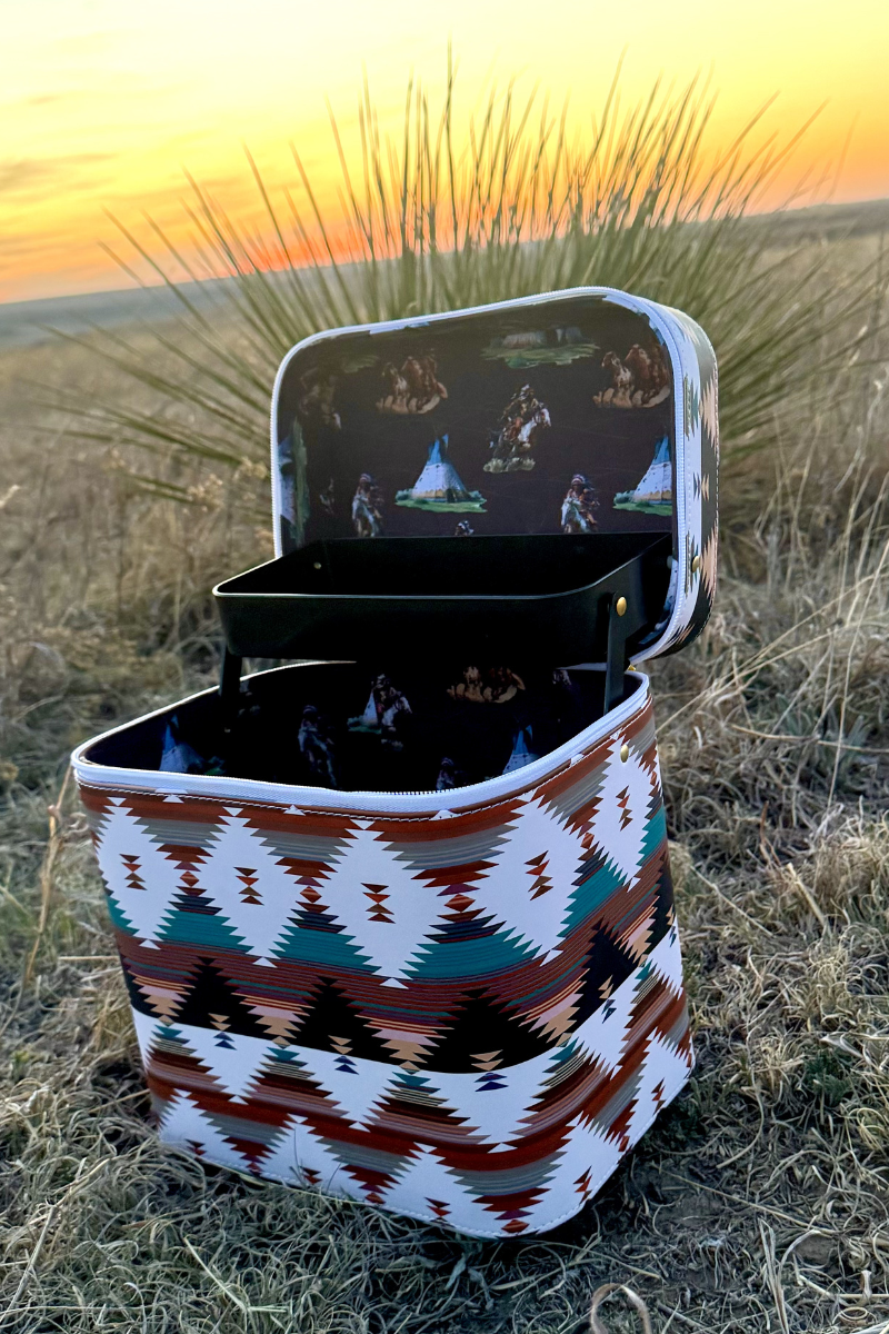 The WILD PLAINS MAKEUP BOX